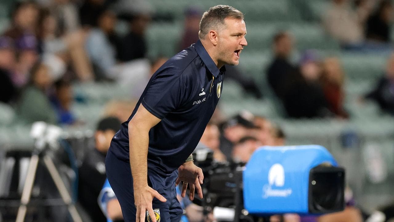 Mariners interim coach Warren Moon