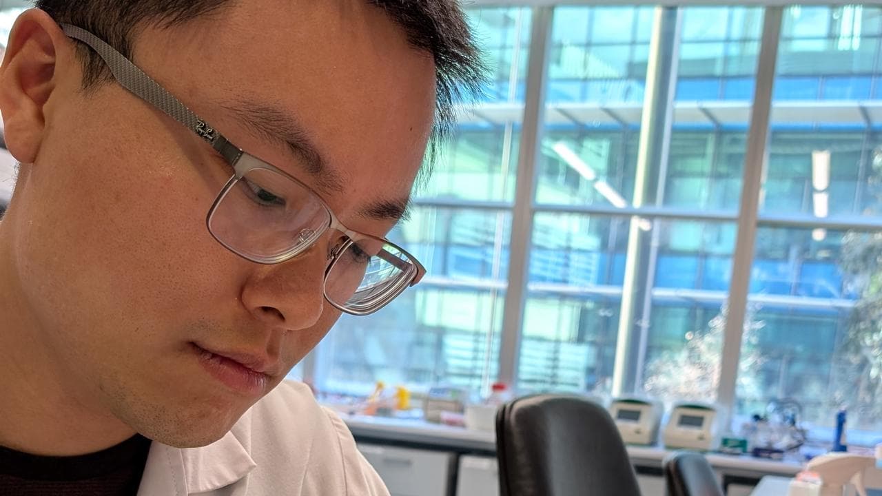 Dr. Bob Leung preparing gas sampling