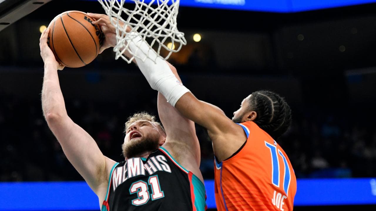 Jock Landale tries a shot