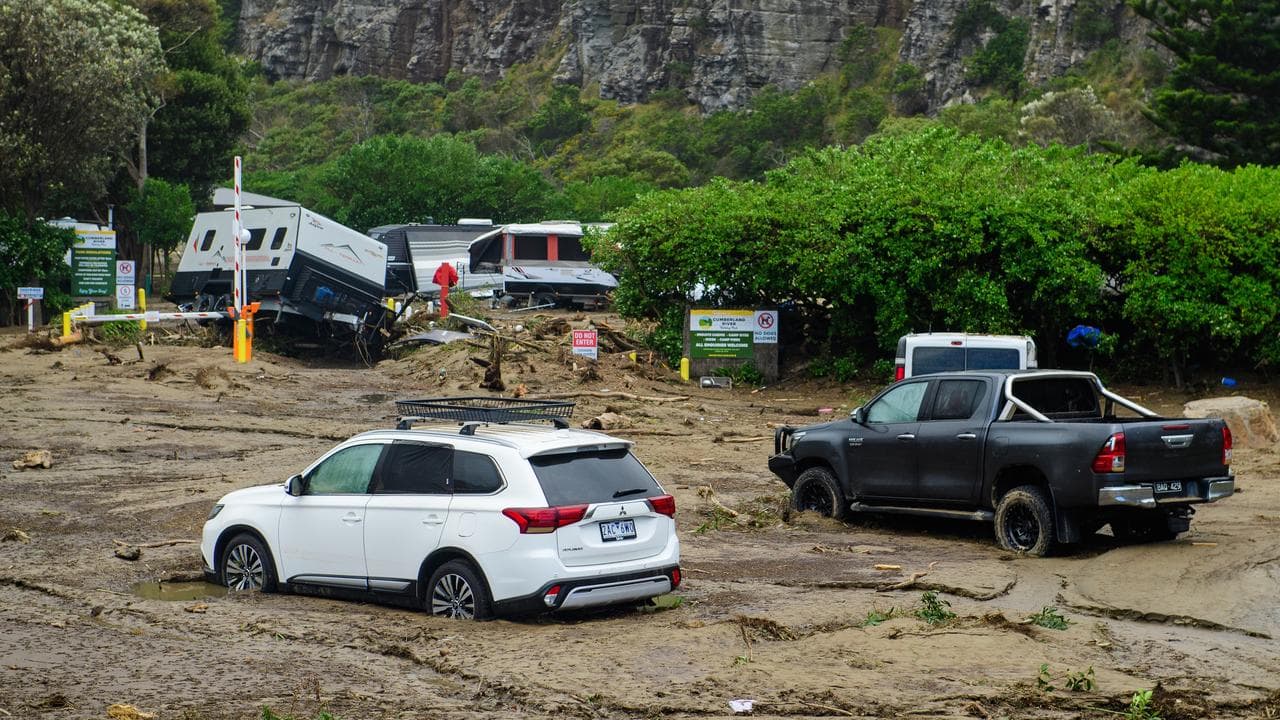 Cars destroyed and abandoned at Cumberland River Caravan park