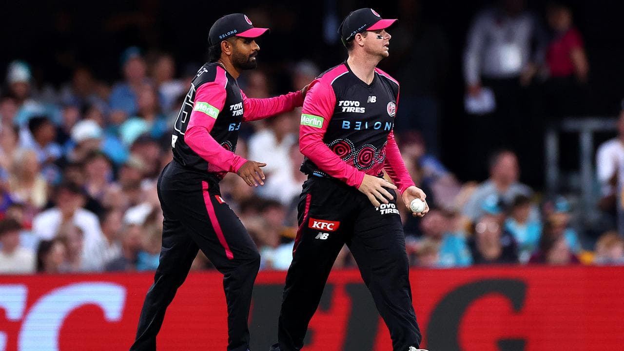 Sydney Sixers star Babar Azam consoles Steve Smith after a drop.