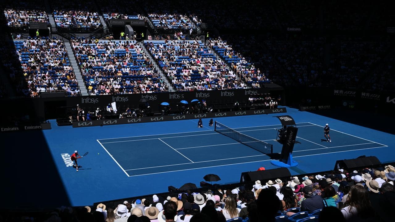 Fans warned to 'come prepared' amid mass crowds at AO