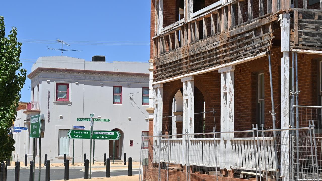 A main street in Lake Cargelligo