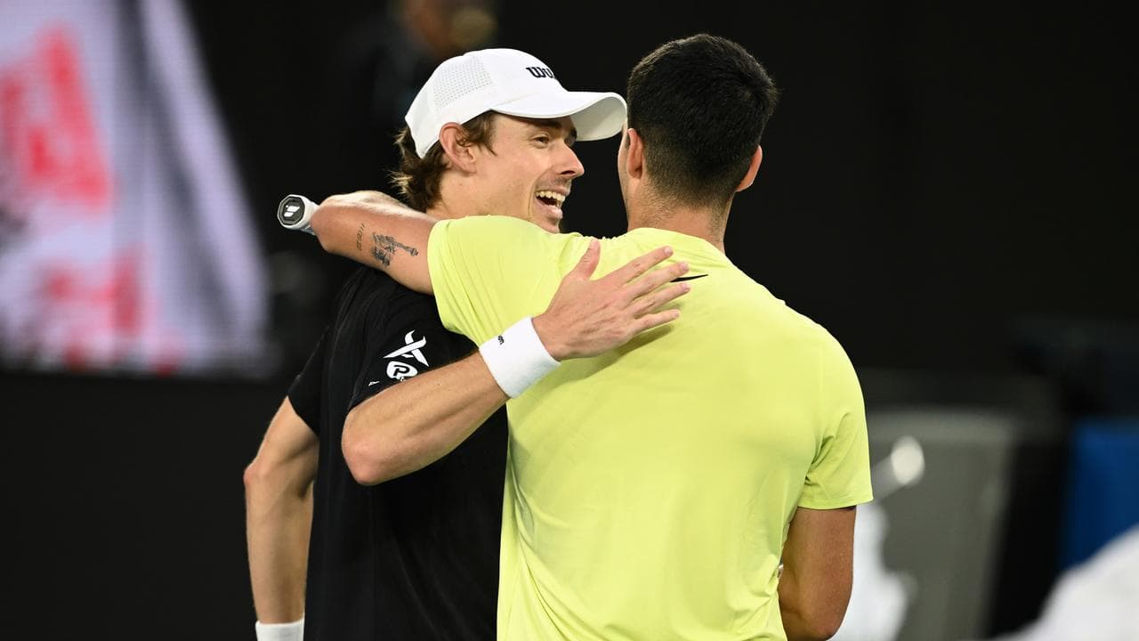 (L-R) Alex de Minaur and Carlos Alcaraz.