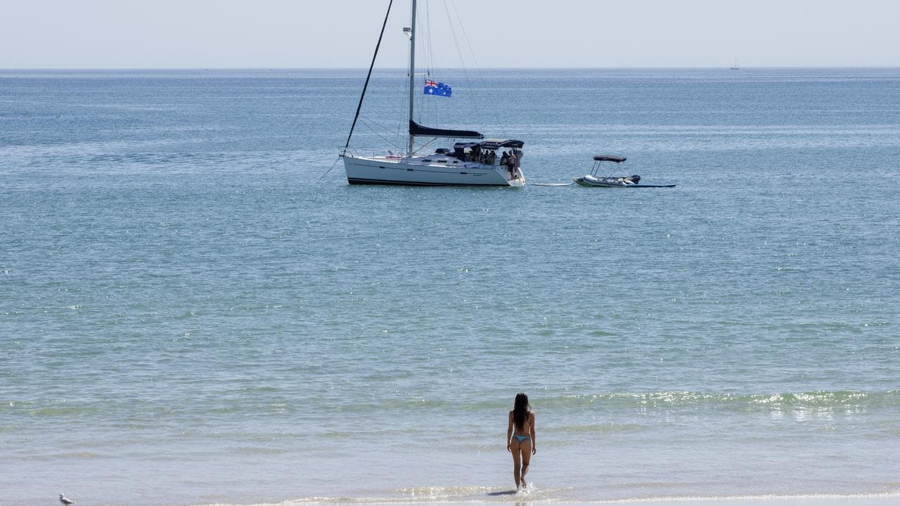 Extreme heat limited beach goers at Glenelg North in Adelaide