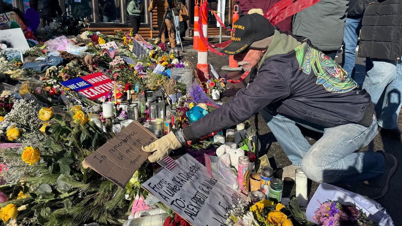 A memorial for Alex Pretti 