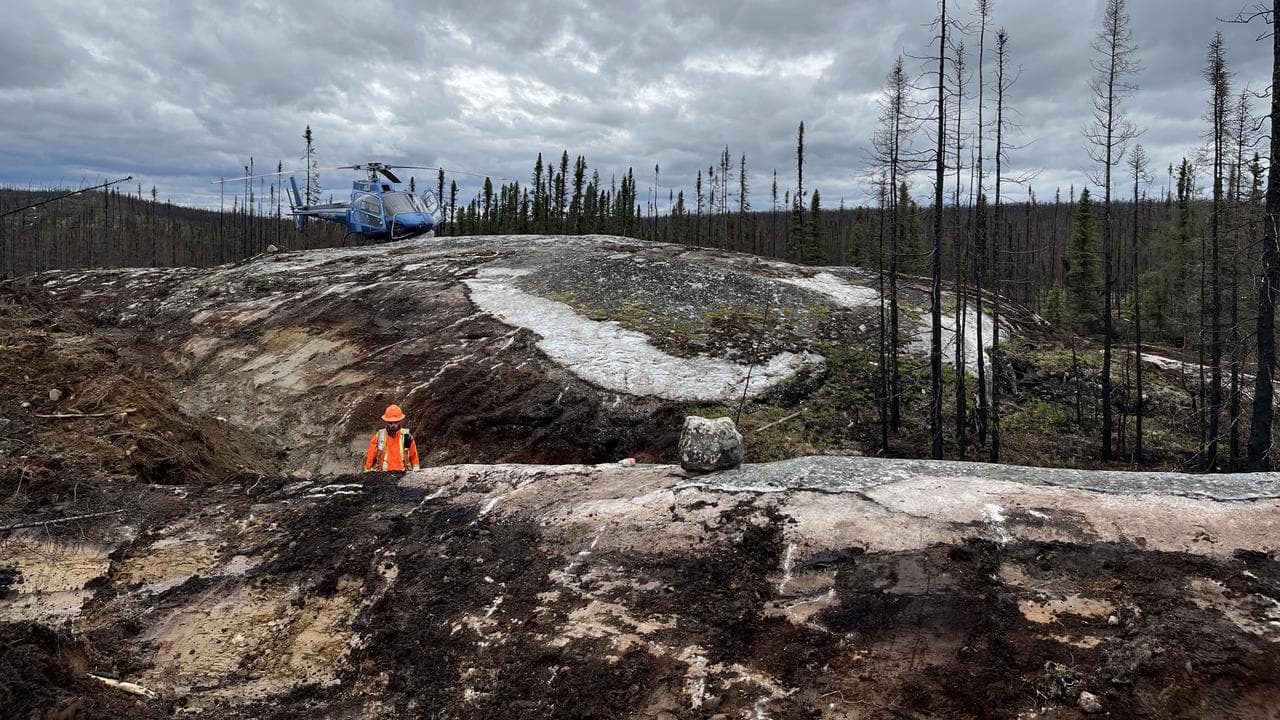 A spodumene-bearing boulder (file)