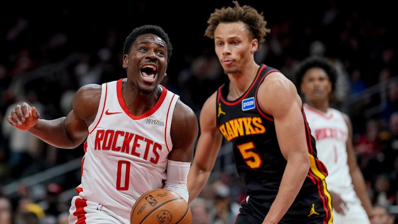 Aaron Holiday tries to make his way around Atlanta's Dyson Daniels.