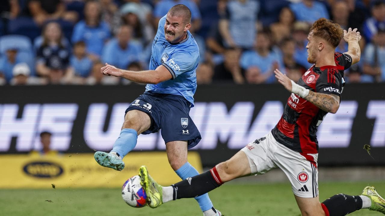 Sydney's Victor Campuzano and the Wanderers' Phillip Cancar