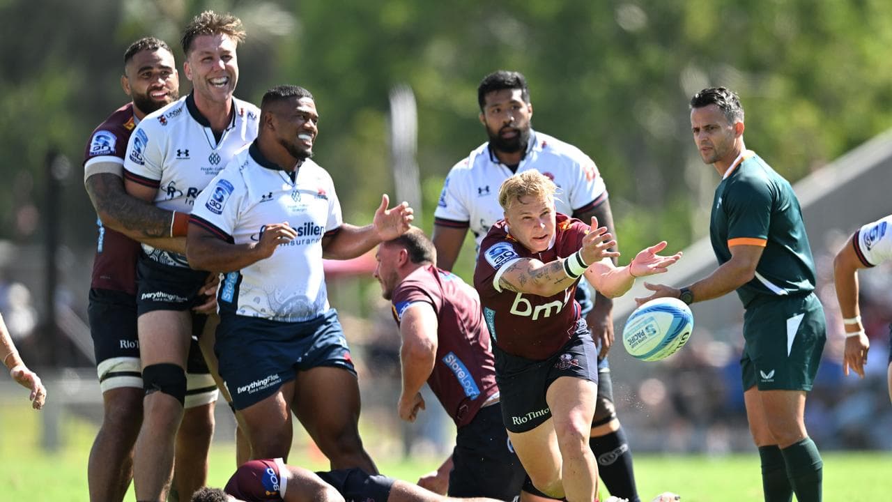 Folau Fainga'a (background) and Louis Werchon.