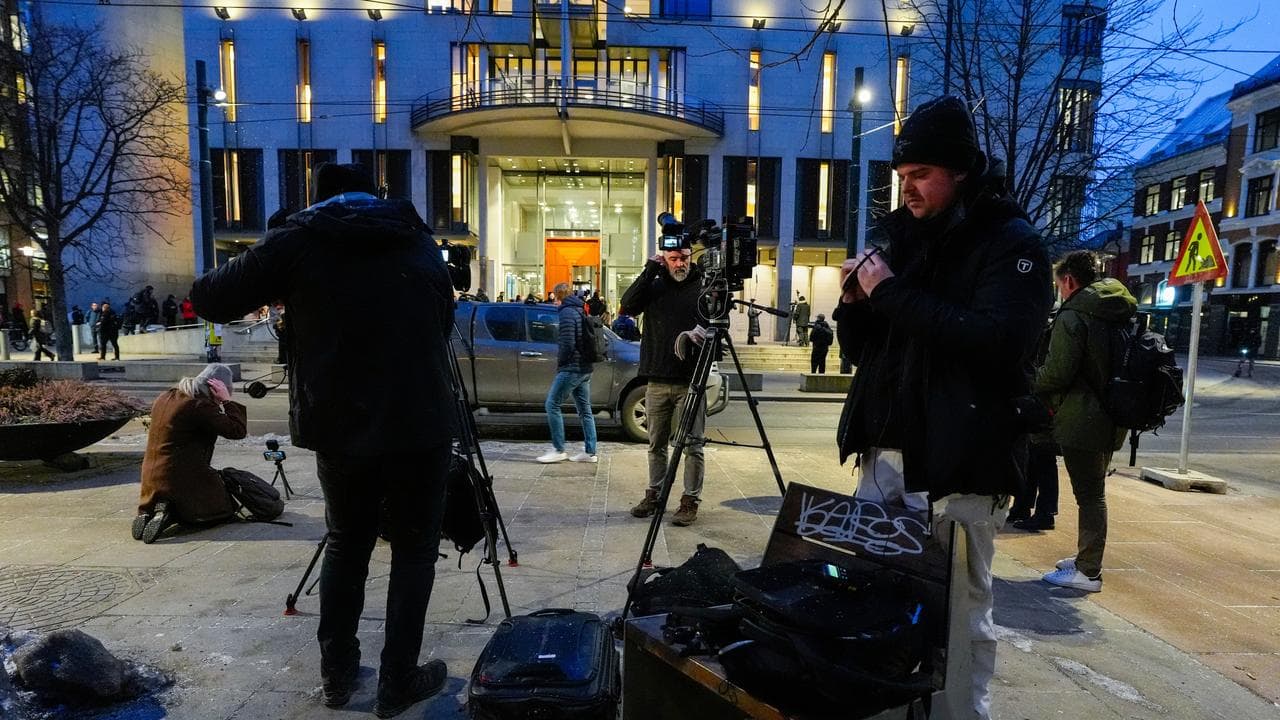Media outside the trial against Marius Borg Høiby