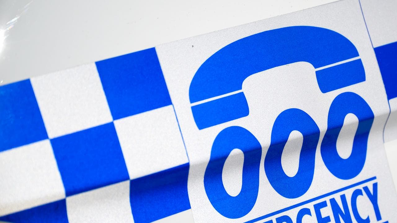 Triple 000 emergency signage