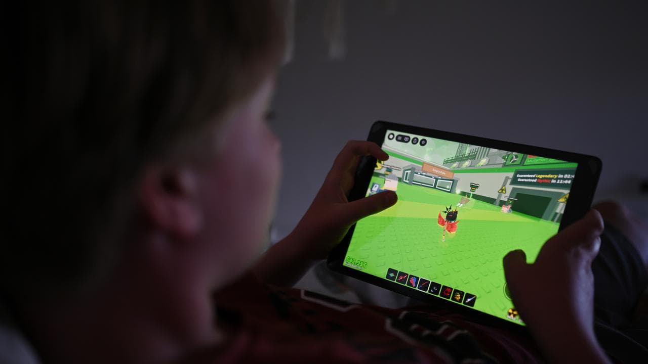 A photo of a child playing a game on Roblox.
