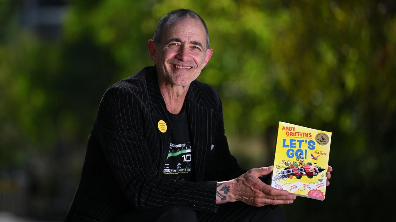 Andy Griffiths hold his book Let's Go