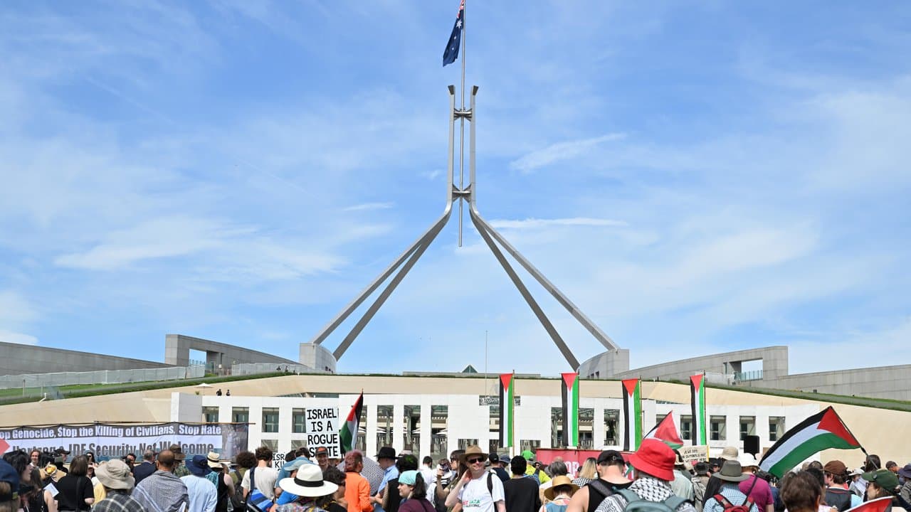 Protesters at a rally to protest Isaac Herzog's visit