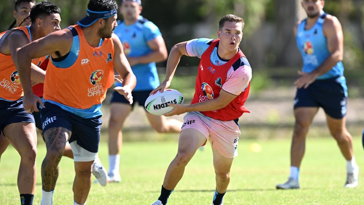 Zane Harrison (centre)