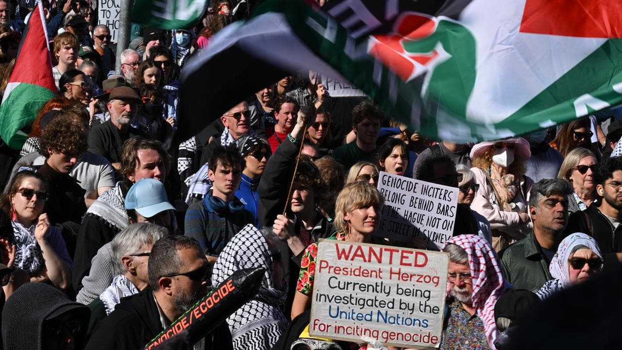 Rally outside Flinders Street Station against Israel’s president