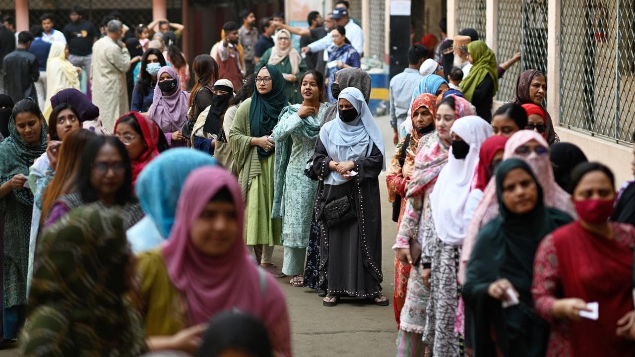 Women queue to cast their vote in Dhaka, Bangladesh