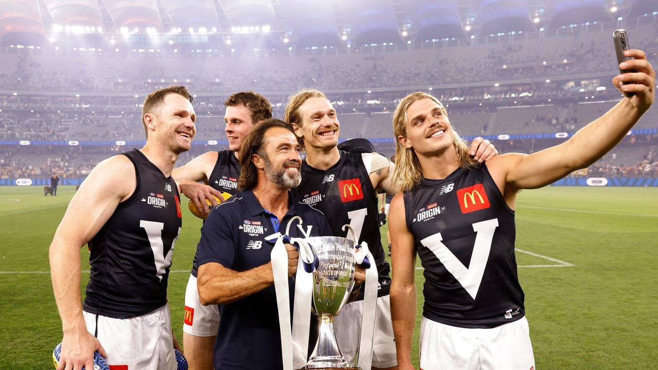 Bailey Smith and fellow champs