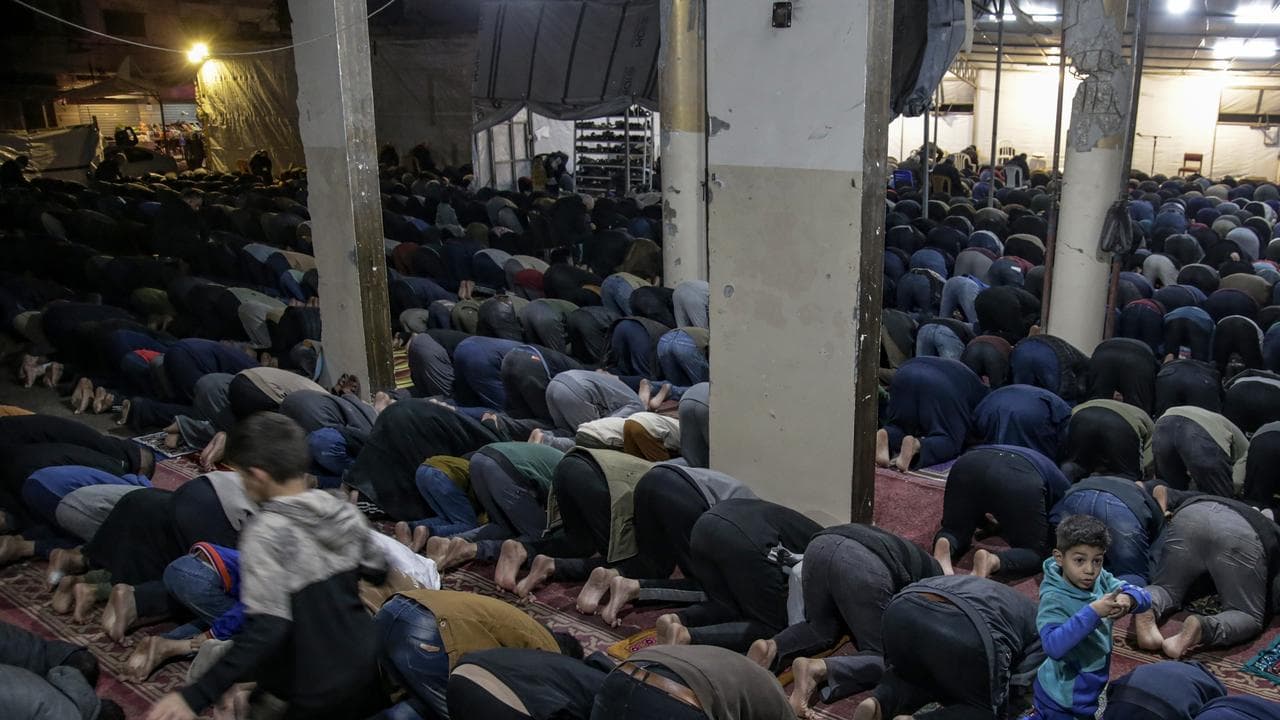 Prayers on first night of Ramadan in Gaza