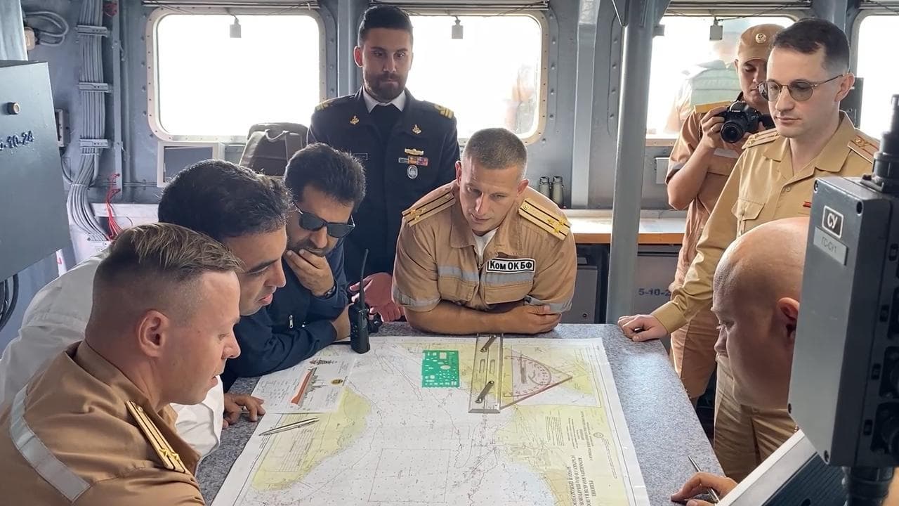 Russian and Iranian naval officers