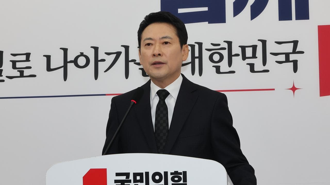 Jang Dong-hyeok, leader of the main opposition People Power Party