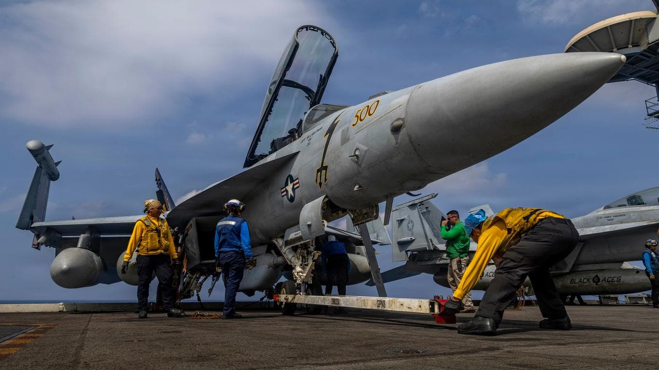 Boeing EA-18G Growler on the aircraft carrier USS Abraham Lincoln