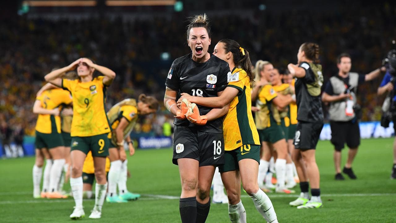 (L-R) Mackenzie Arnold and Hayley Raso.