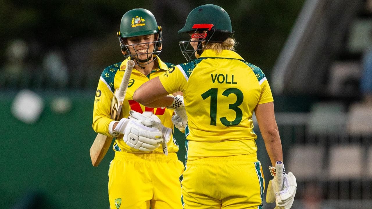 Phoebe Litchfield and Georgia Voll.