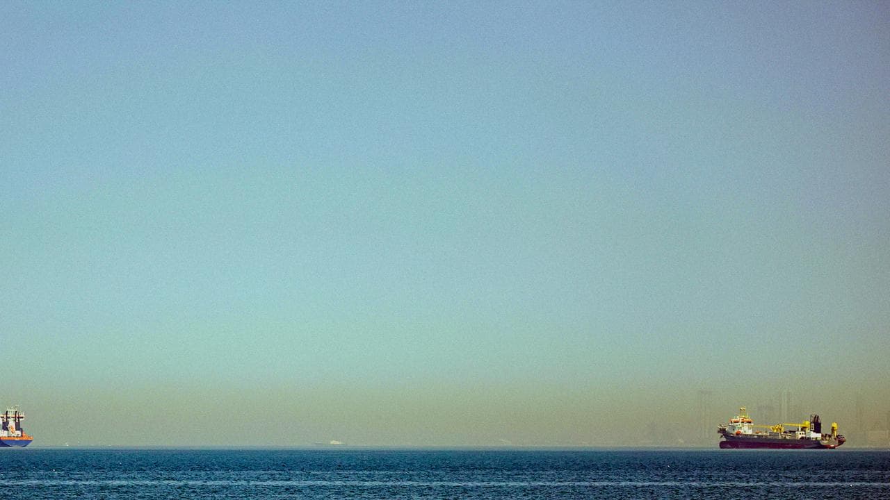 Strait of Hormuz closure threats