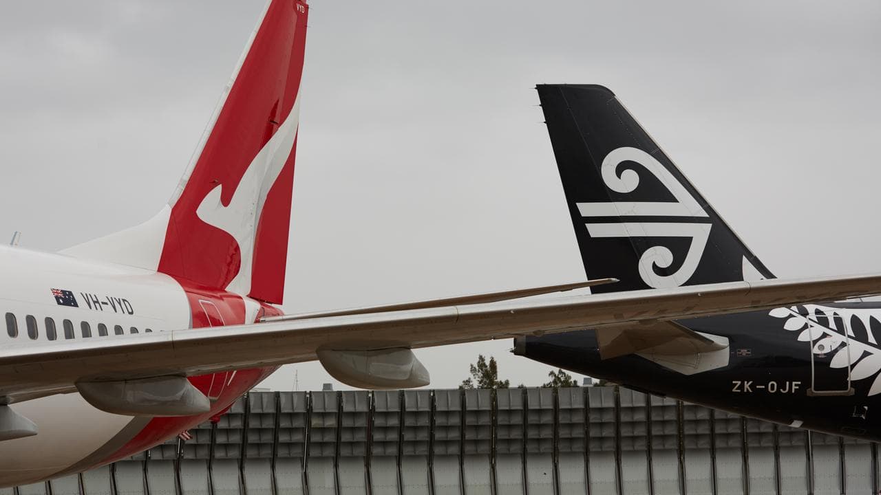 Qantas and Air New Zealand planes