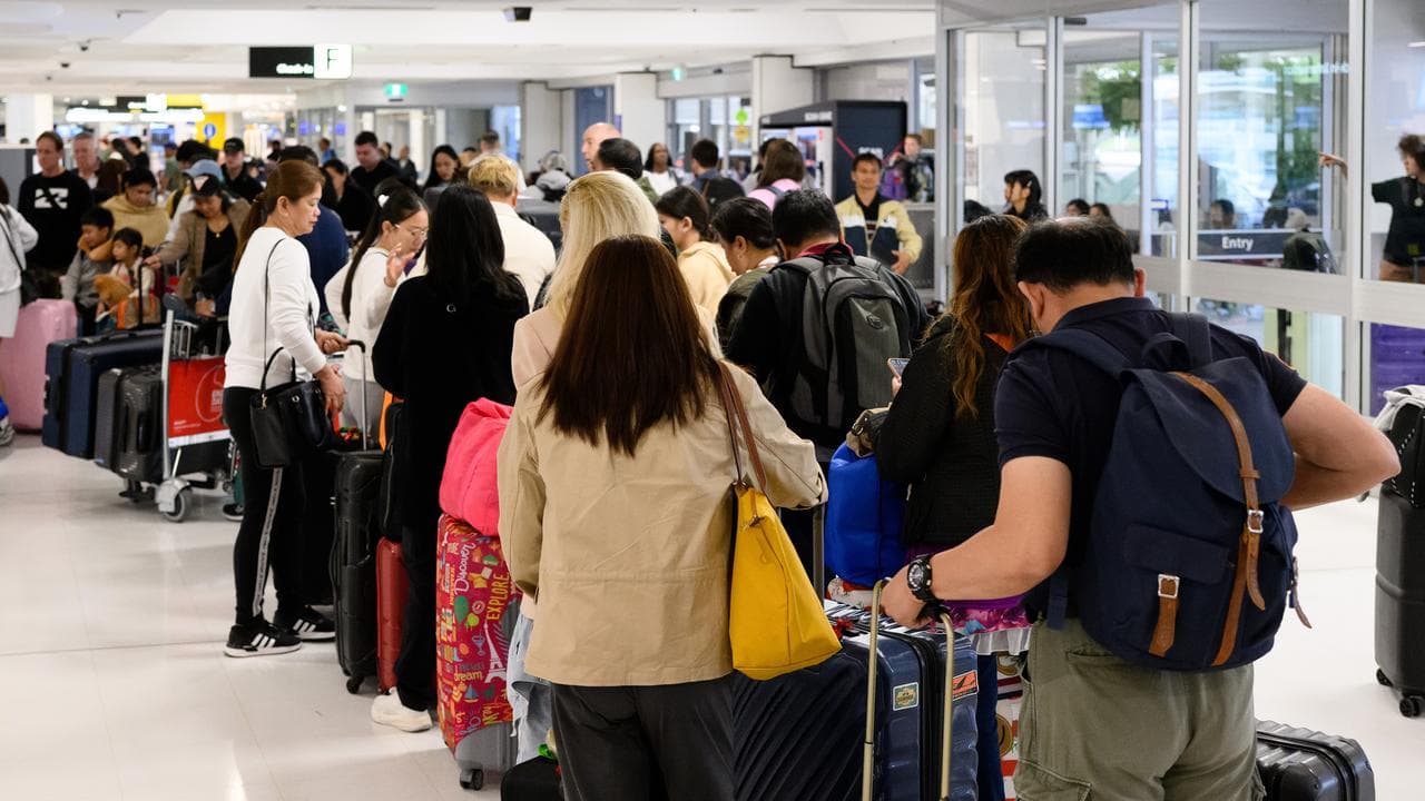 Crowds at Sydney International Airport