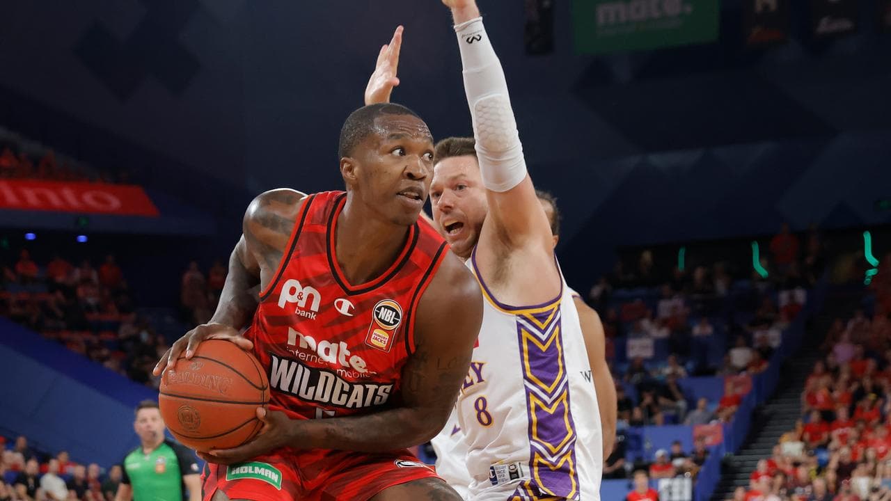 (L-R) Kristian Doolittle and Matthew Dellavedova.