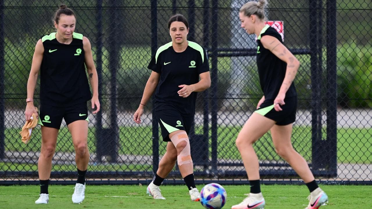 (L-R) Caitlin Foord, Sam Kerr and Alanna Kennedy.