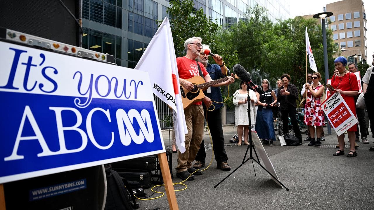 Billy Bragg performs as ABC staff members strike (file image)