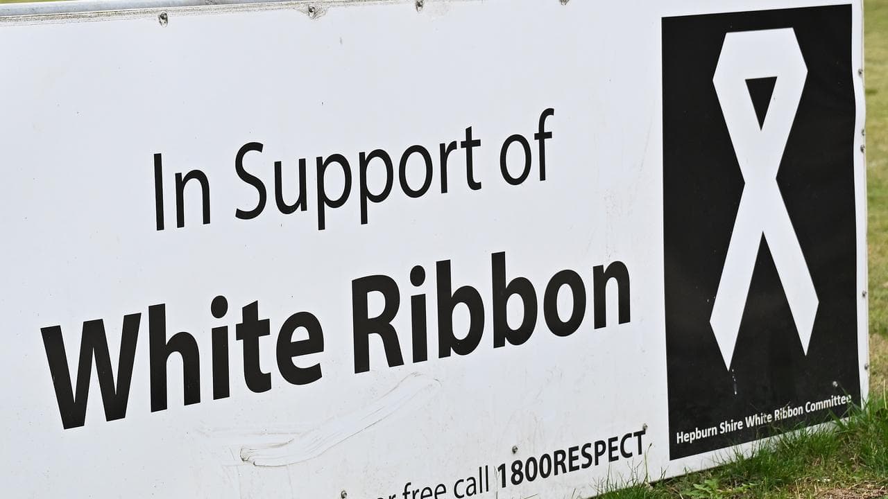 White Ribbon sign (file)
