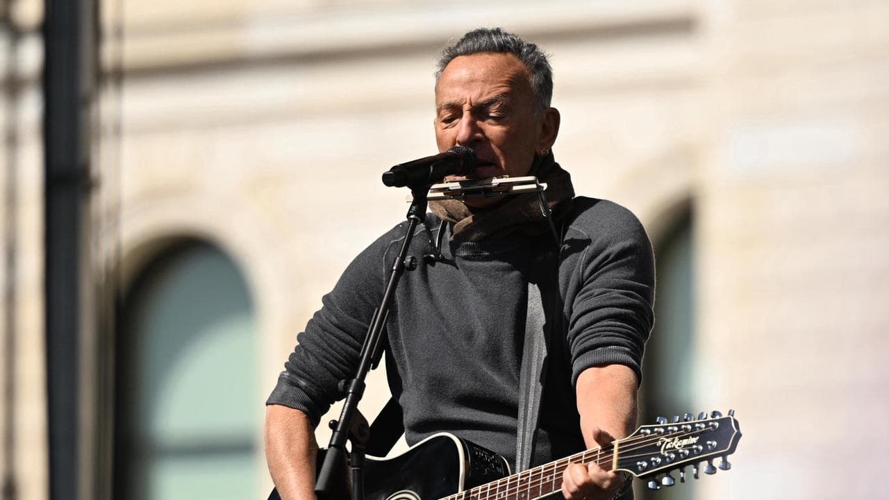 Bruce Springsteen performs during tthe "No Kings" protest