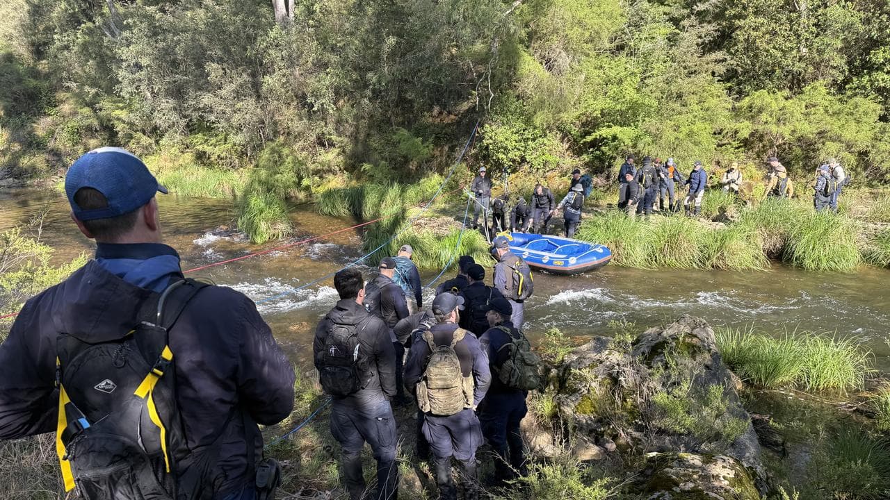 Police search Mount Buffalo National Park for Dezi Freeman