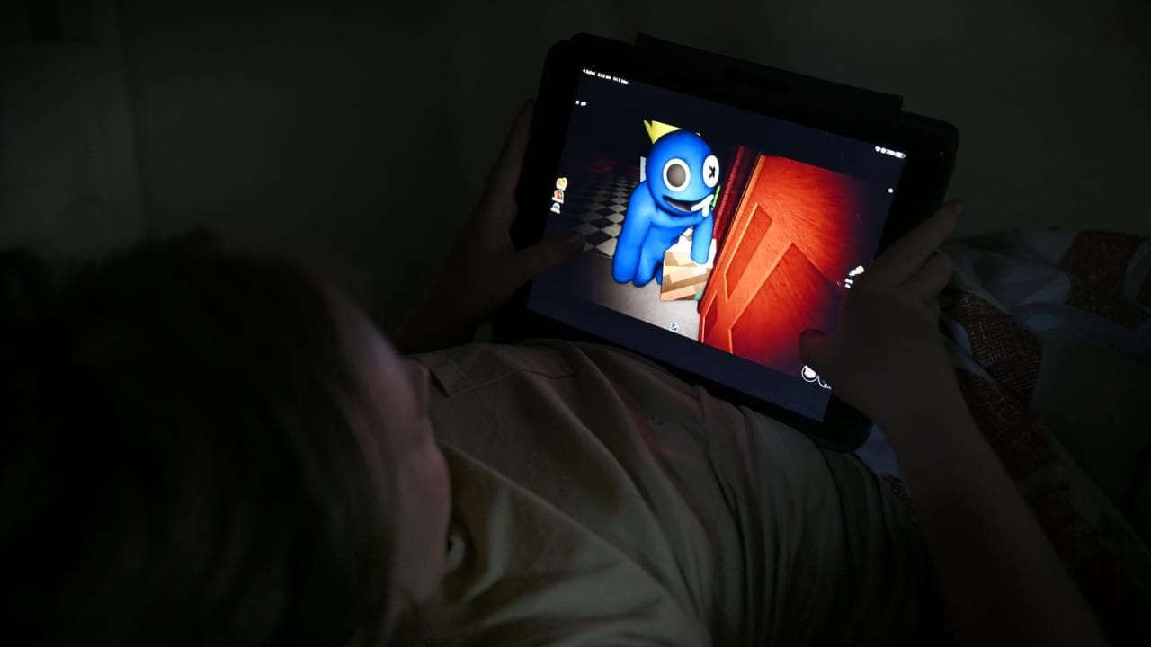 CHILDRENS DEVICE SCREEN TIME STOCK