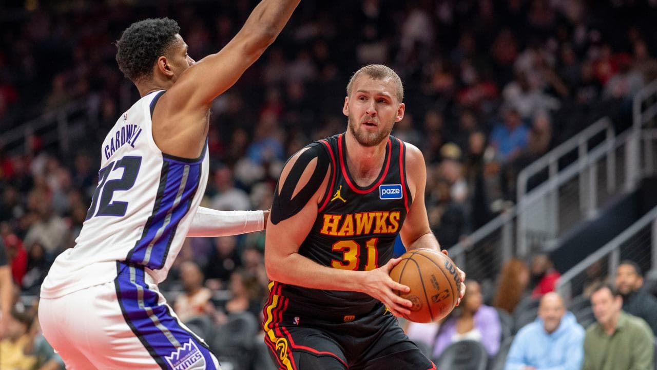 (L-R) Dylan Cardwell and Jock Landale.