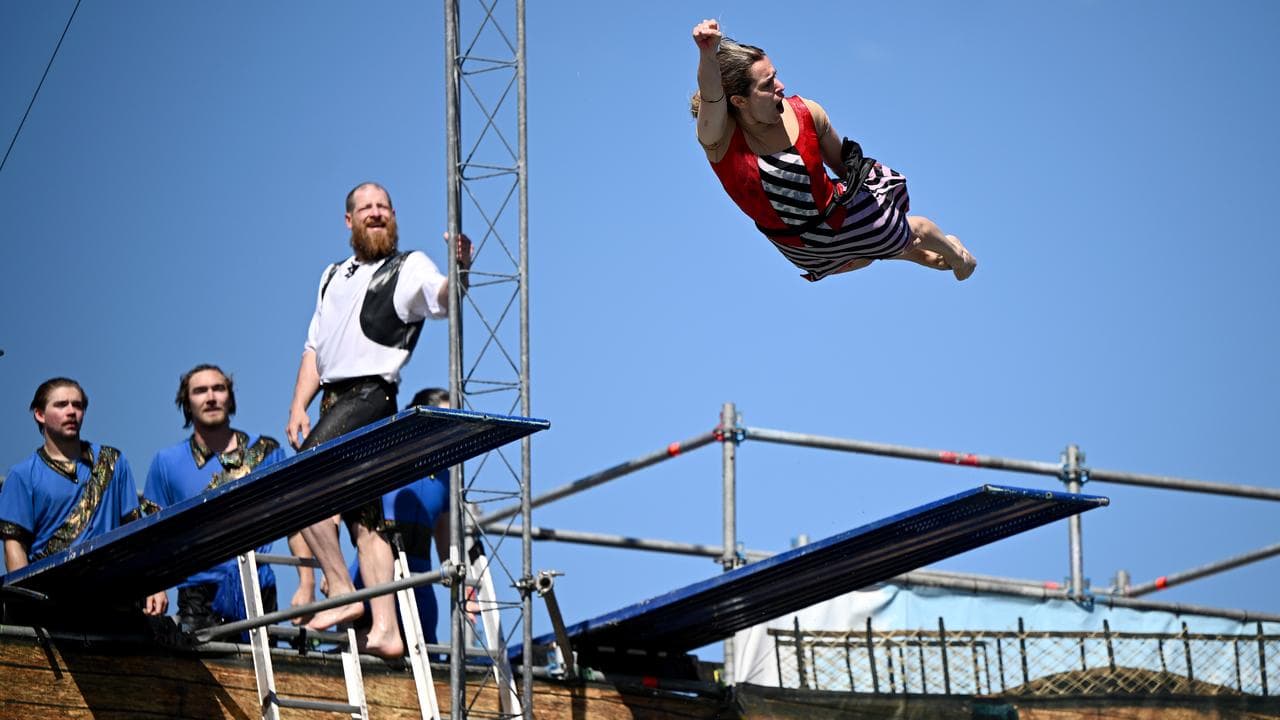 Milord Entertainment Pirate High Dive Show