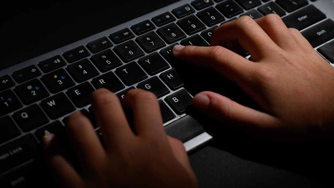 Typing on keyboard (file)