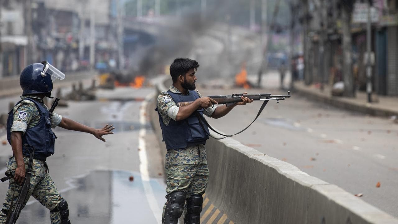 Bangladeshi policeman (file)