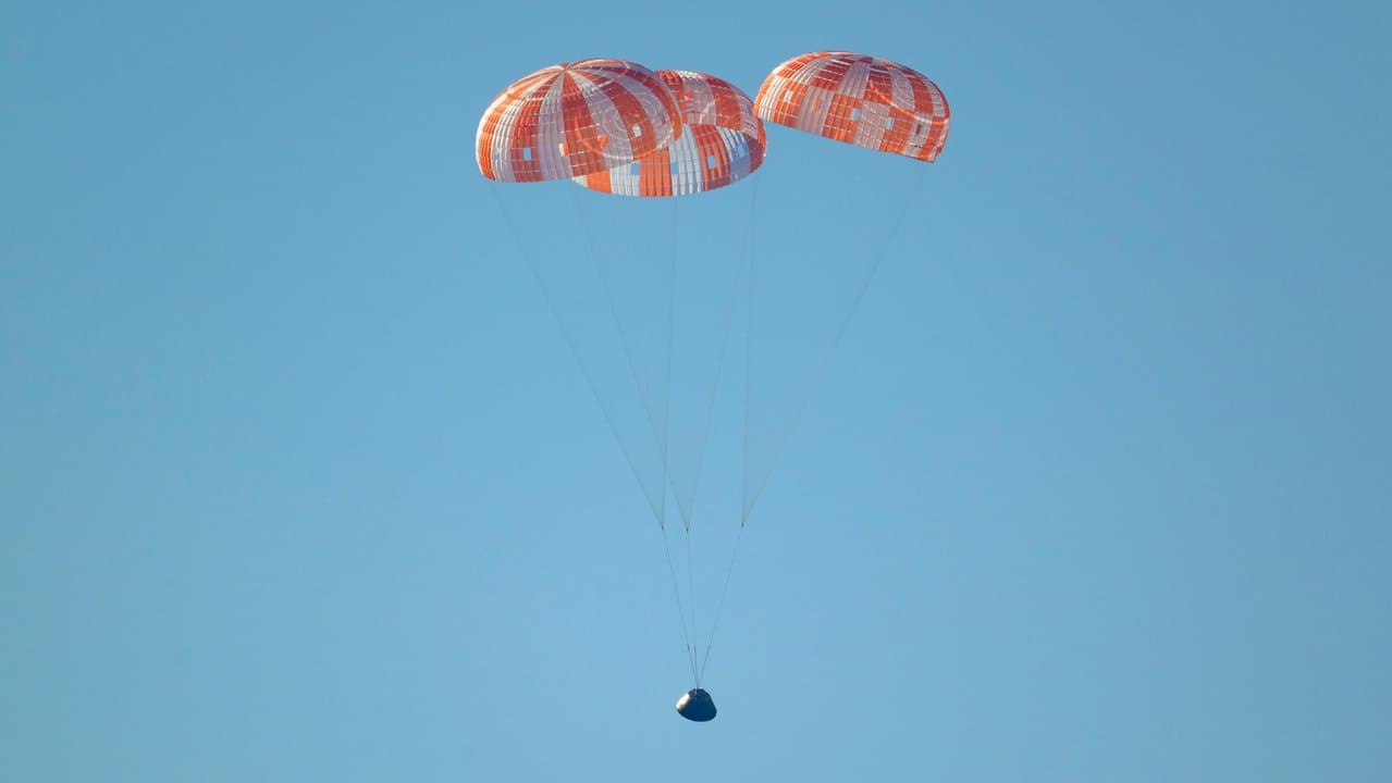 Artemis II about to splash into ocean
