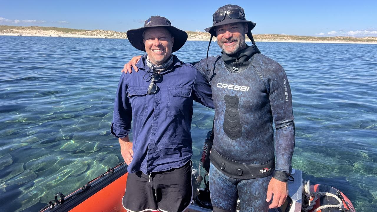 Marine scientists James Gilmour and Damian Thomson