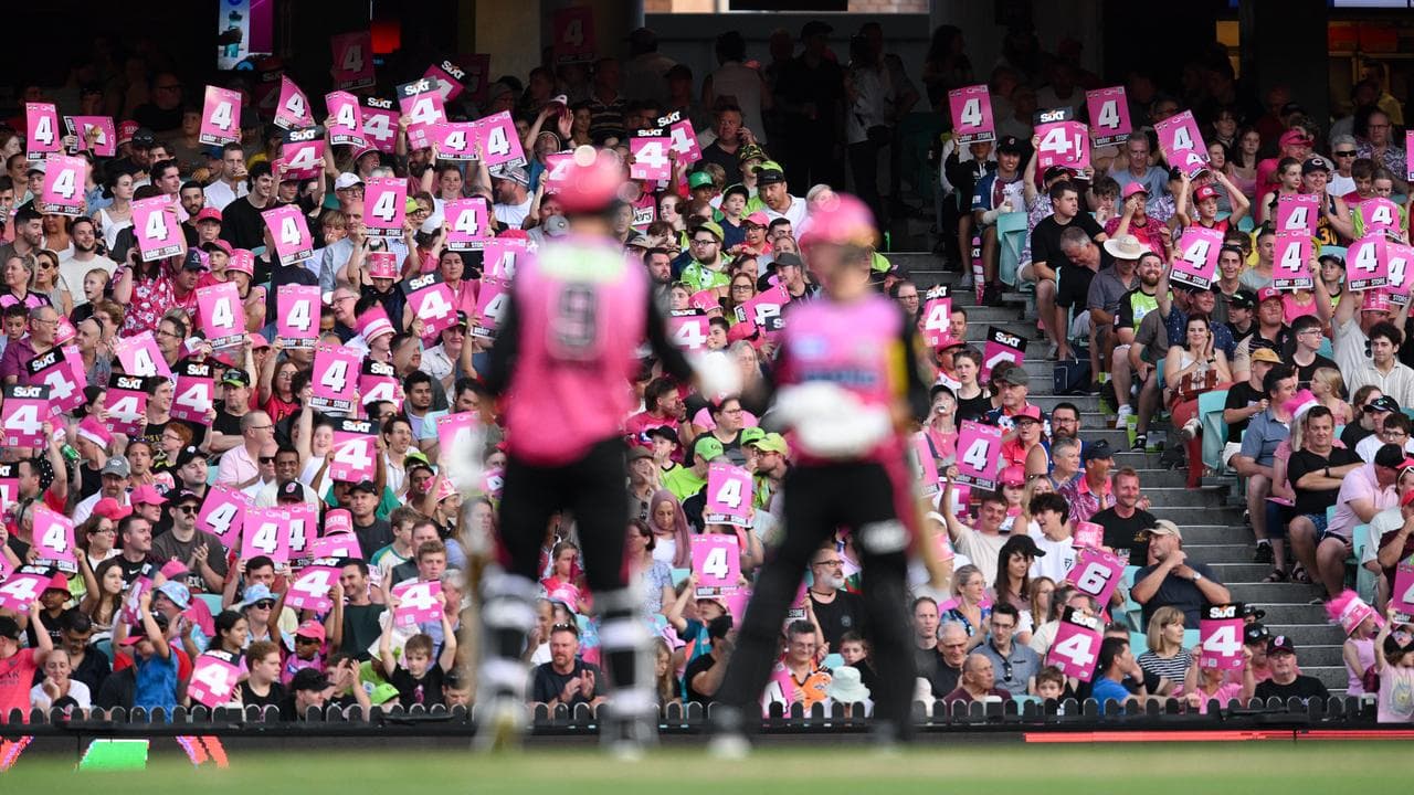 Sydney Sixers and crowd.