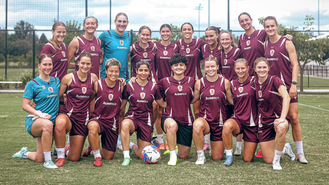 Ramezanisadeh and Pasandideh pose with the Brisbane Roar team