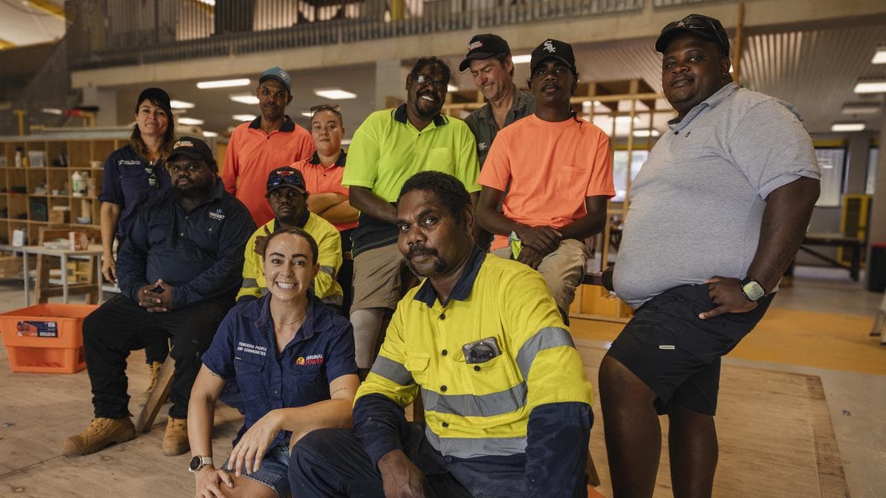 Trainees and managers for the solar energy project