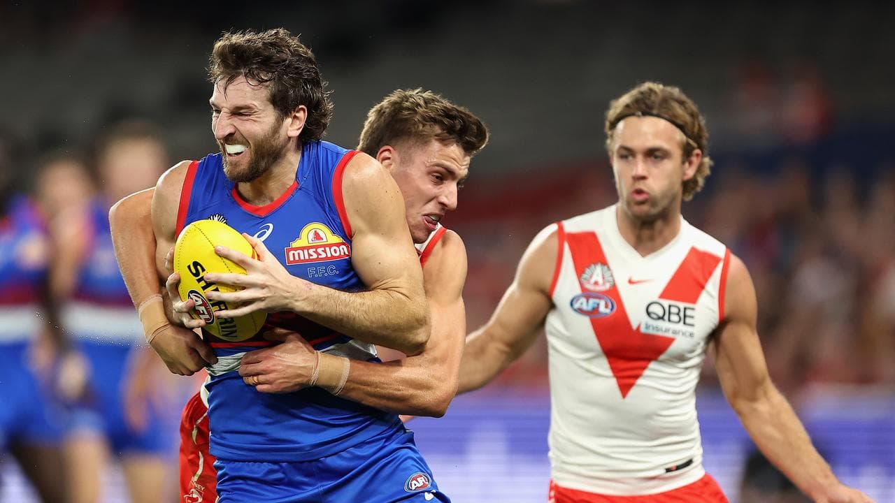 Marcus Bontempelli of the Bulldogs