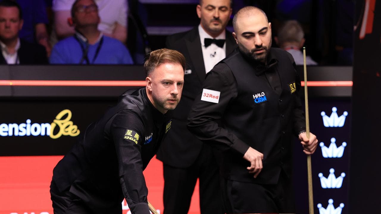 (L-R) Judd Trump and Hossein Vafaei.